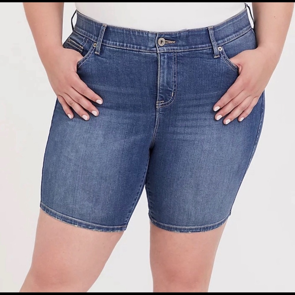 Torrid BOMBSHELL SKINNY BERMUDA SHORT s2